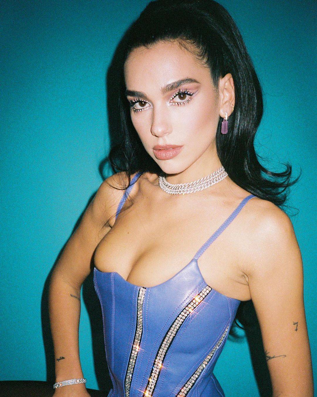 Dua Lipa Is So Sexy Scrolller