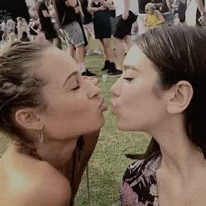 Dua Lipa locking lips | Scrolller