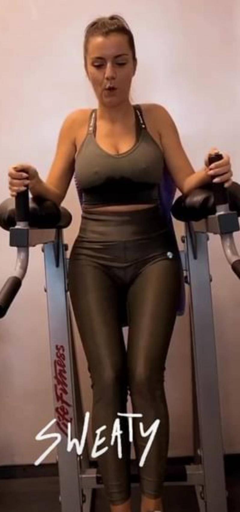 Dzeni mit ordentlichen Nippel Alarm beim Sport 🔥 Scrolller