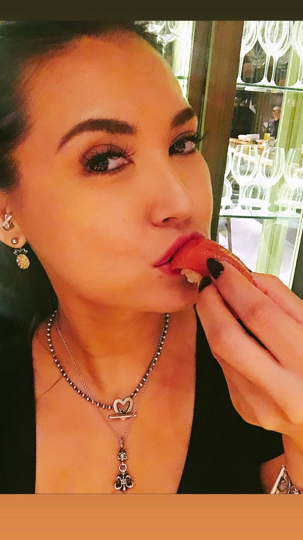 Eating π₯ | Scrolller