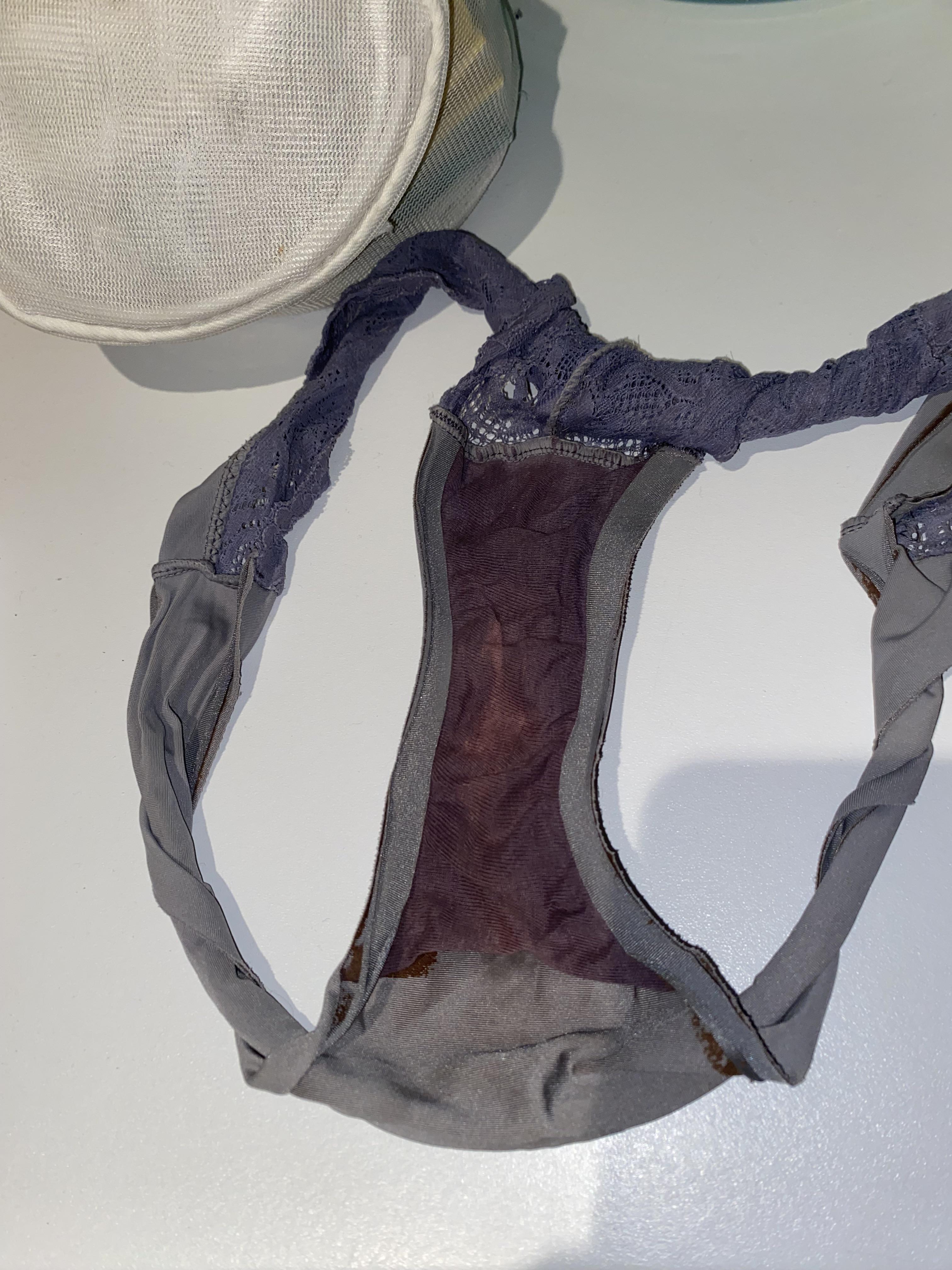 Ebony pregnant panties. The smell is very strong 😋 Scrolller