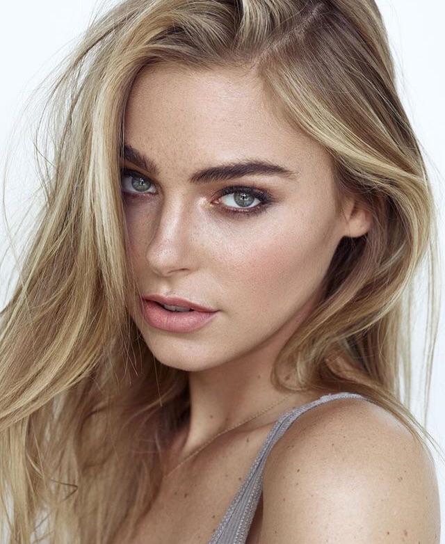 Elizabeth Turner | Scrolller