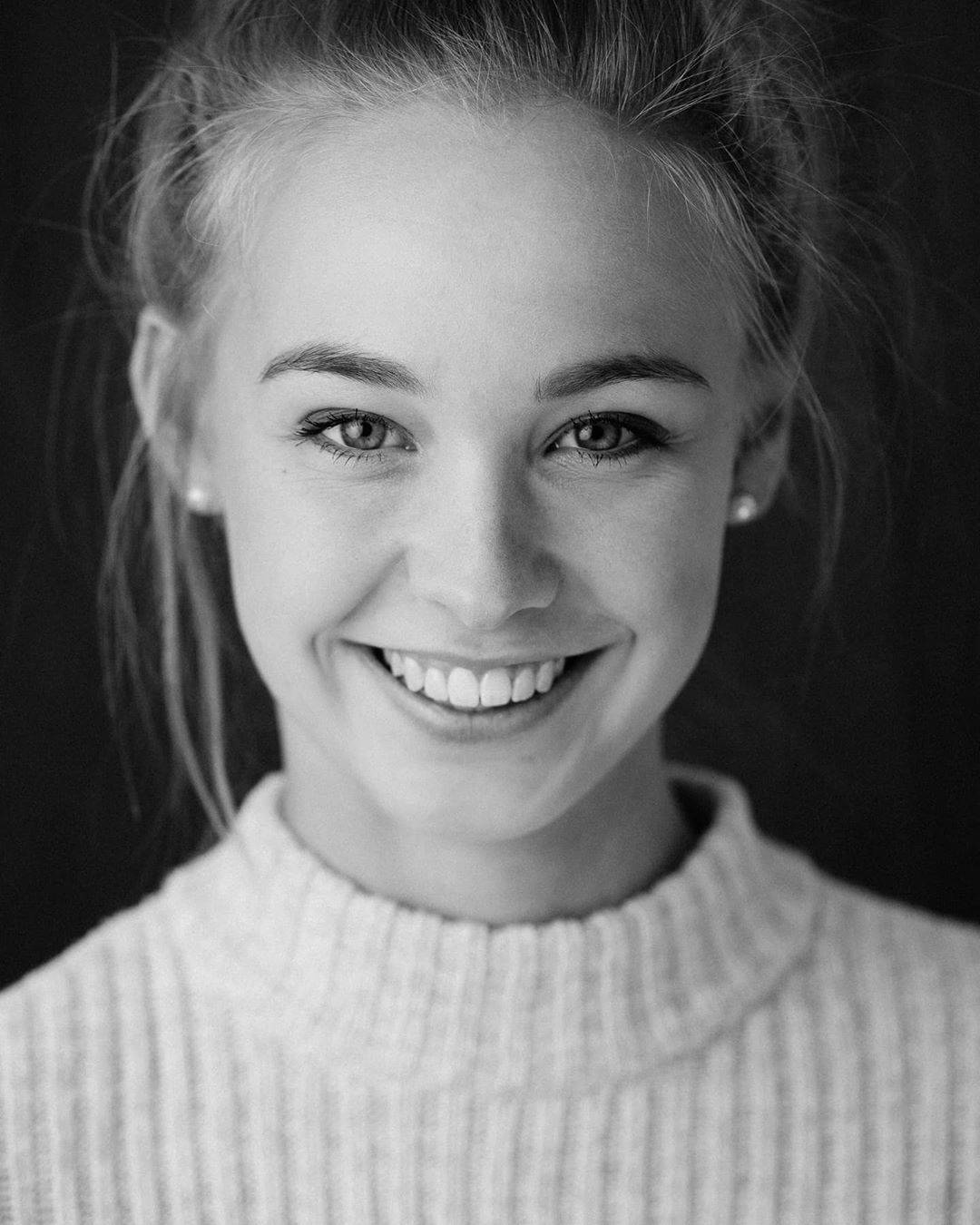 emily louise Scrolller