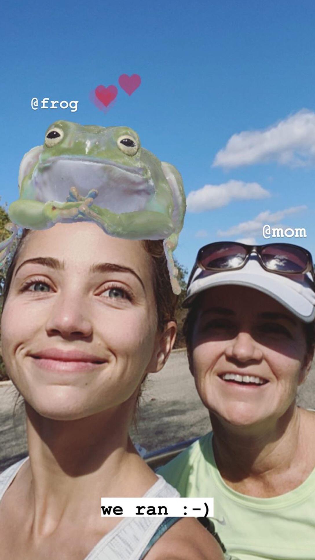 Emily Rudd Family Emily Rudd and her mom | Scrolller