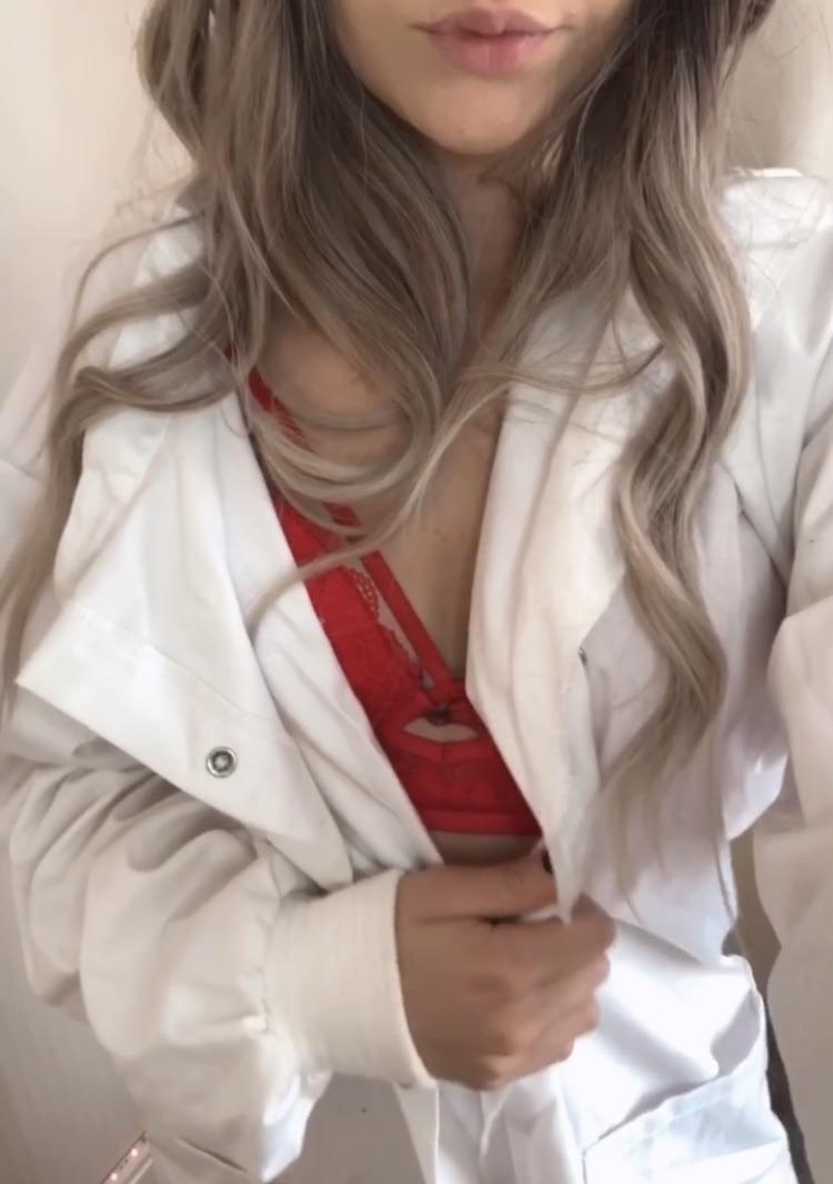 Ever Wonder What A Scientist Wears Under Her Lab Coat [f] Scrolller