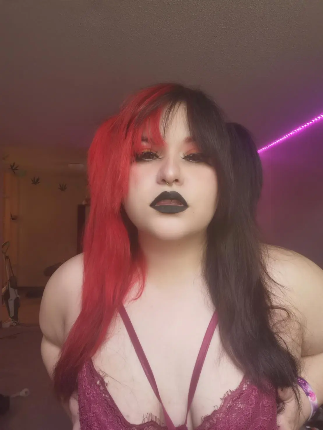 [F] call me mommy | Scrolller