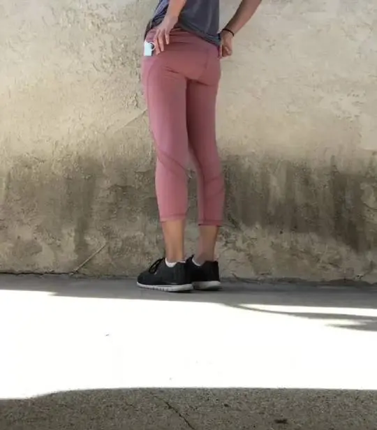 [F] This is how I usually stretch before a run | Scrolller