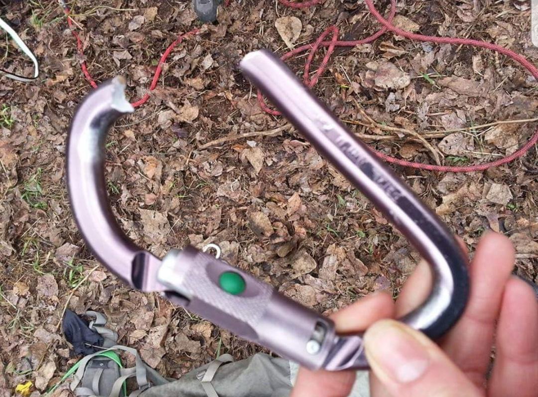 Failed rigging while trying to set up a highline. | Scrolller