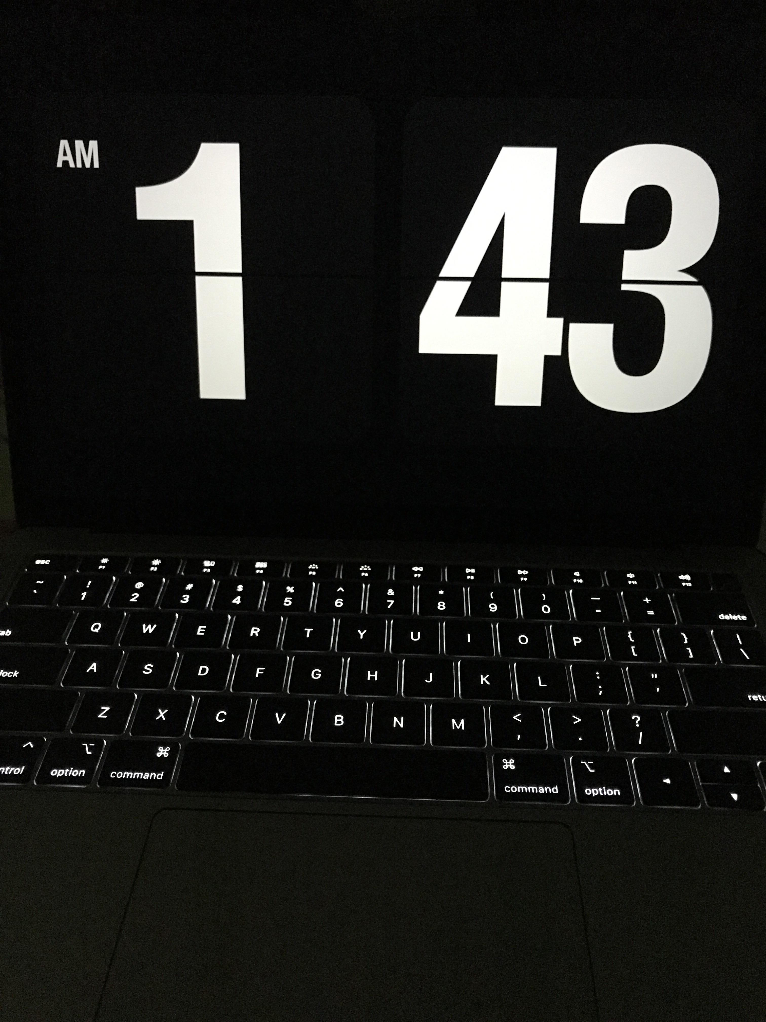 Fliqlo screensaver anyone?? Does anyone uses this screensaver and does