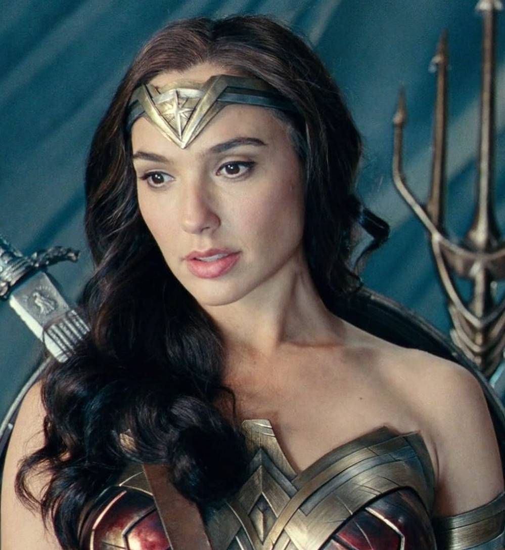 Gal Gadot Looks Like The Perfect Fuckdoll In The Ww Costume Scrolller