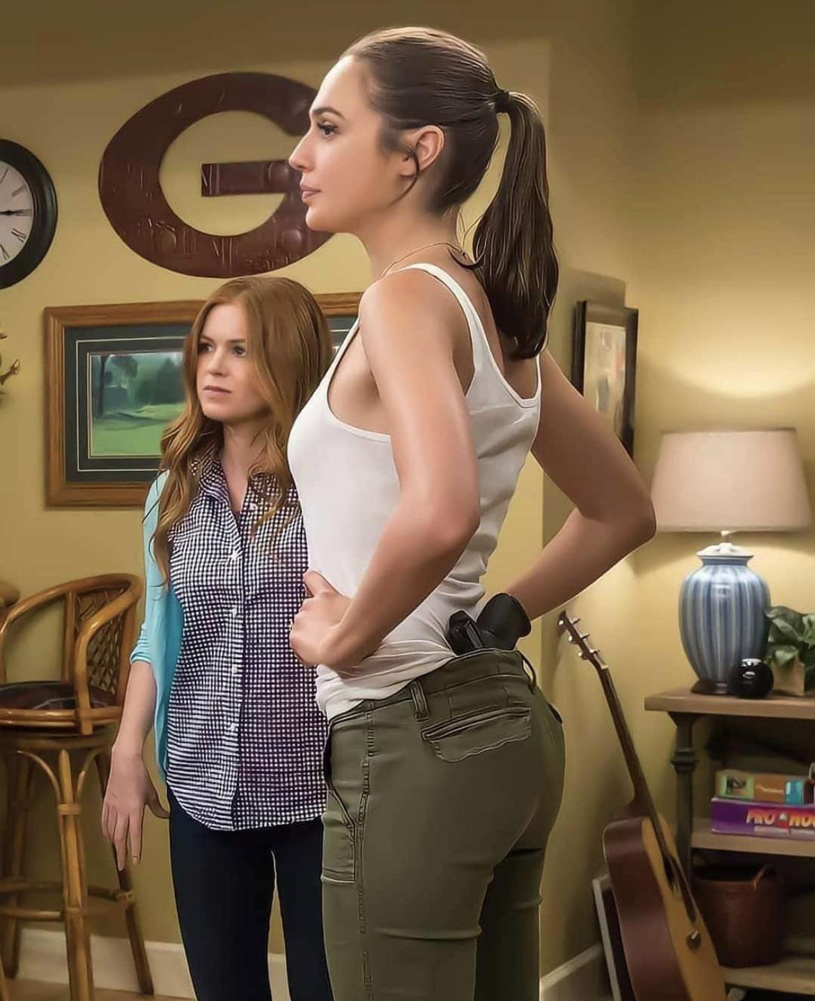 Gal Gadot Needs To Get Bent Over Scrolller