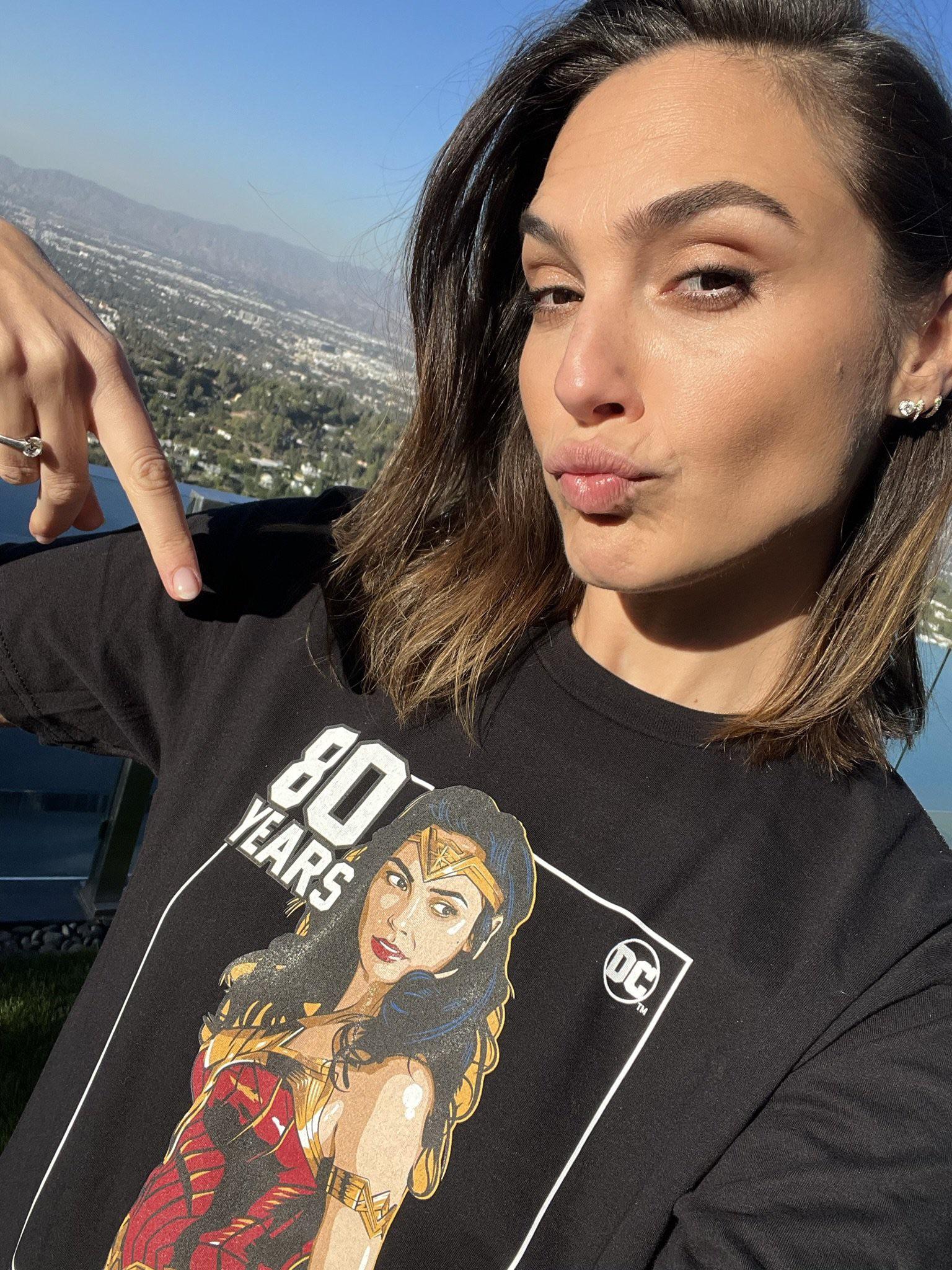 Gal Gadot On Her Way To A Blowbang Party With 80 Lucky Fans To Celebrate Wonder Womans 80th 