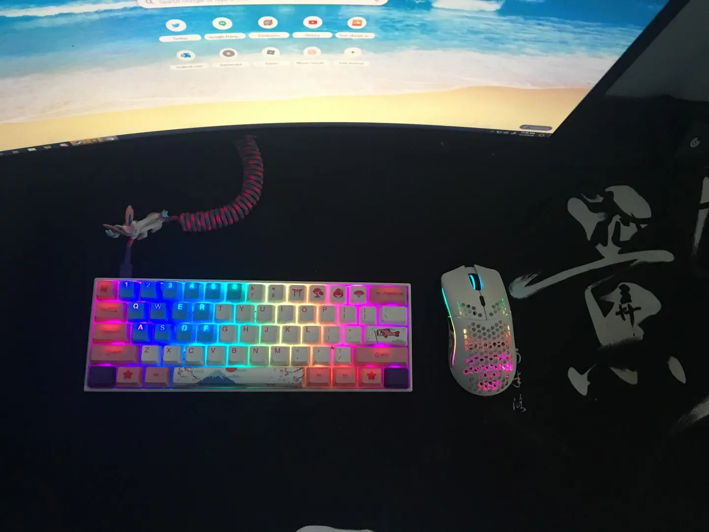 Gave my Anne Pro 2 a bigger make over. Added more Caps, Cable Hugger ...