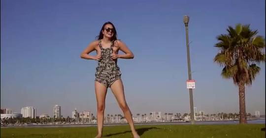 [GIF] Tawny doing jumping jacks