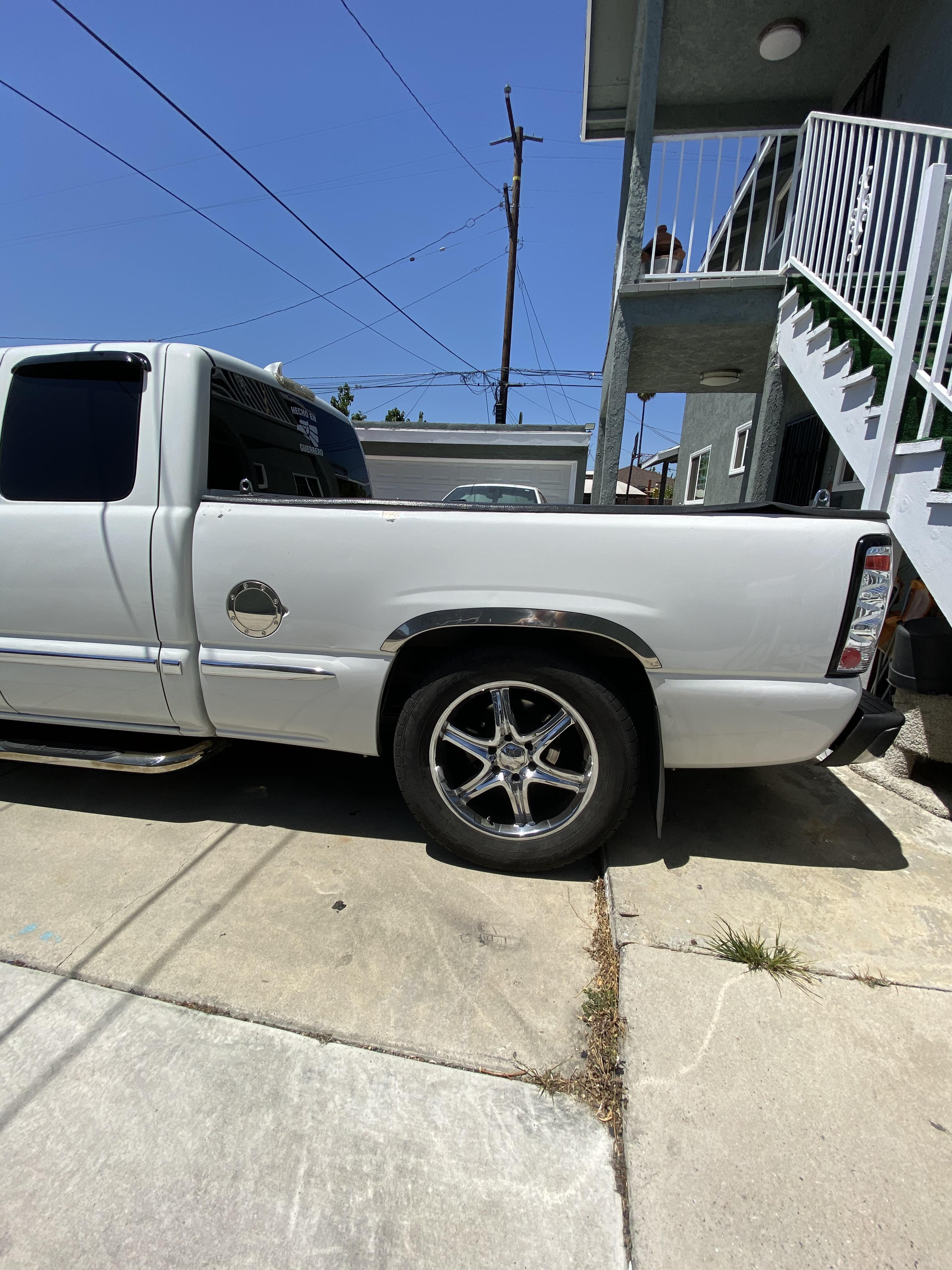 GMC Sierra 2002 Extended Can. Left side always leans lower than my ...