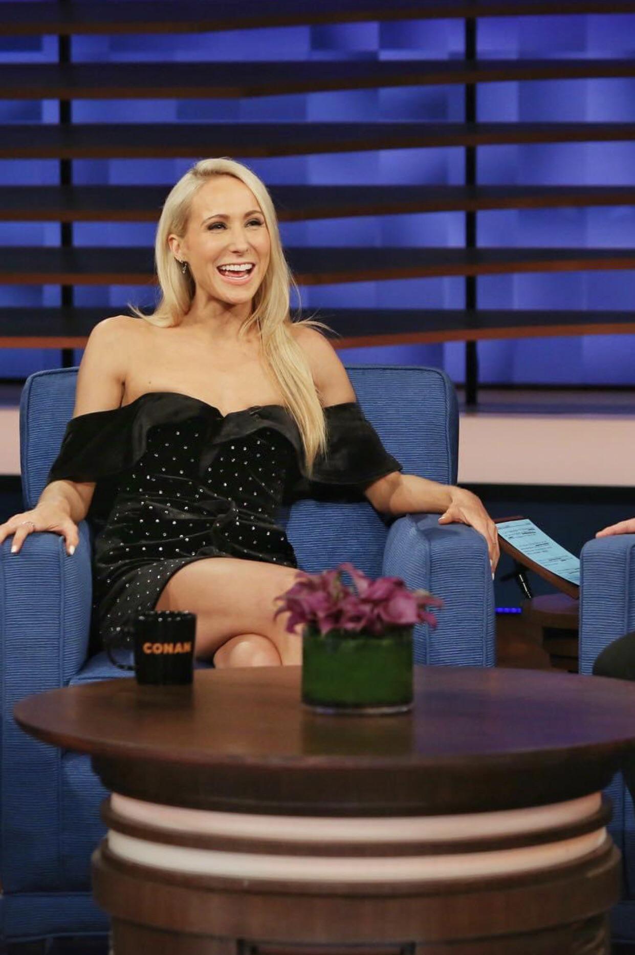 Glaser Nikki Golden Why did Nikki Glaser joke about Leonardo DiCaprio’s dating history?