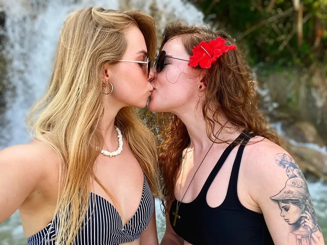 Hailee & Kendra | Scrolller