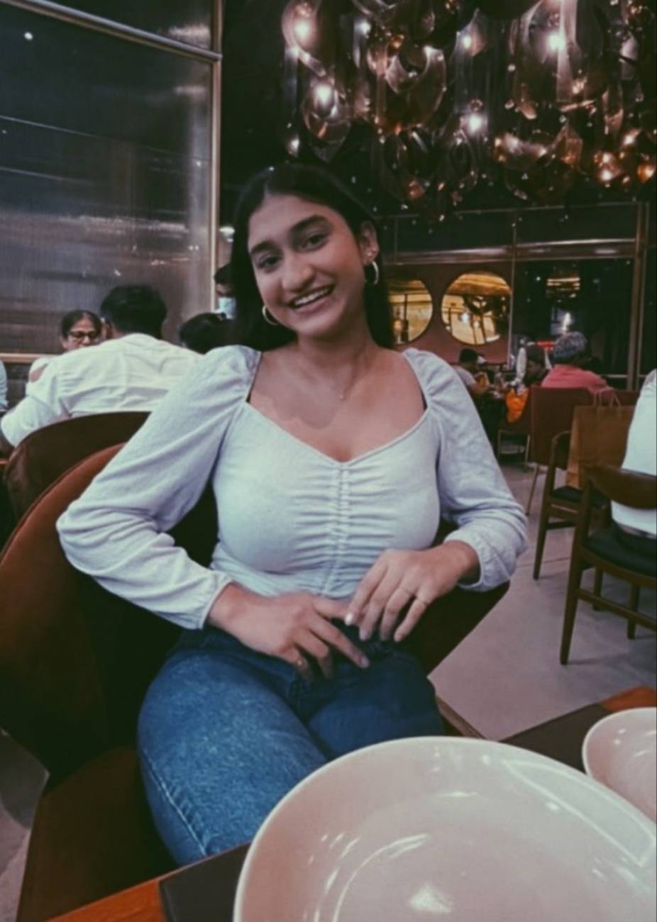 Hey guys, how does my sweet cousin looks? Its her recent photo btw ☺️