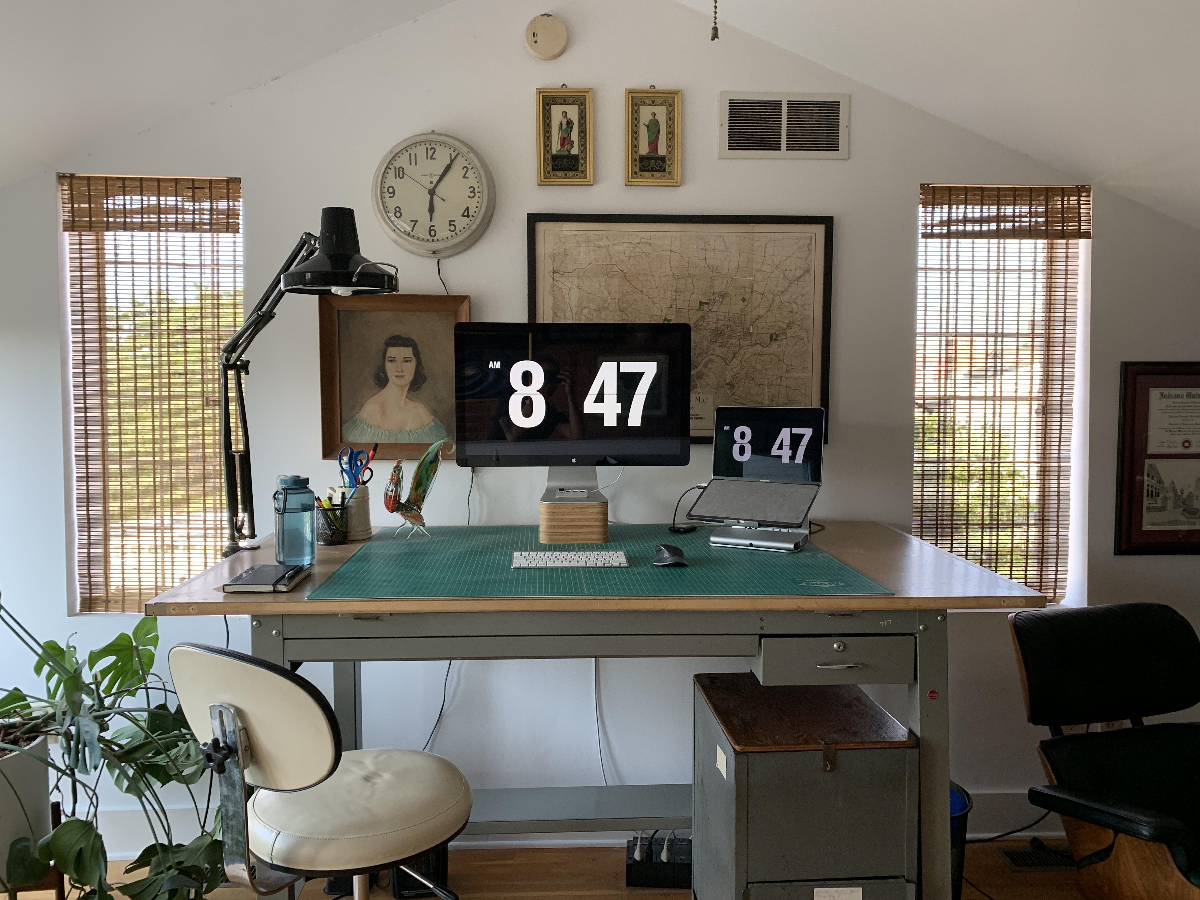 Home Office Scrolller