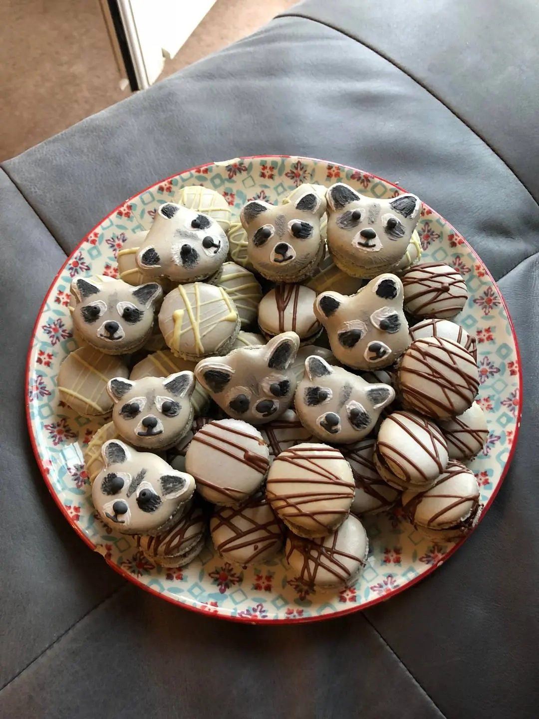 [Homemade] macarons and ma-raccoons. | Scrolller