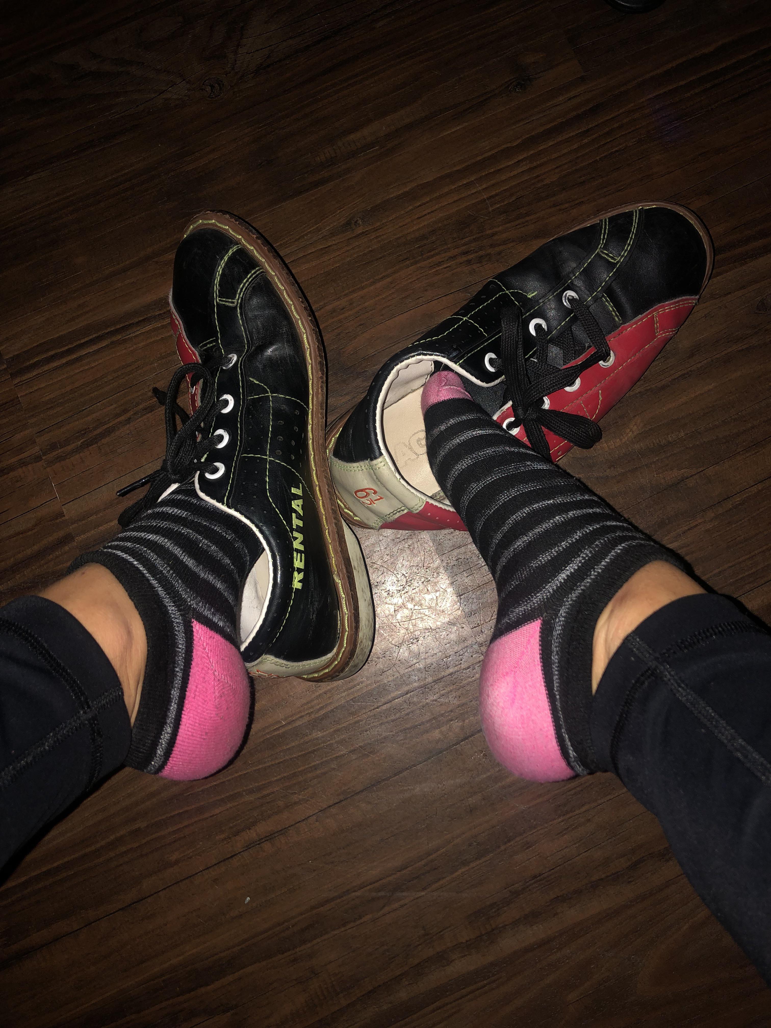 Hot and sweaty after a night of bowling 🎳 🦶🏻 Scrolller