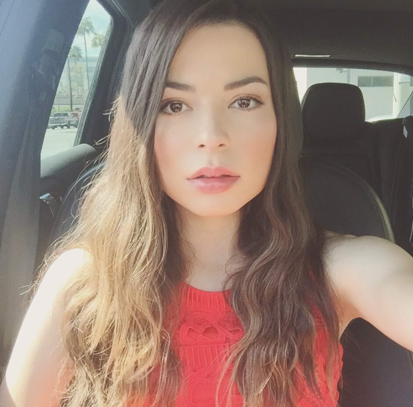 If There Was Ever A Face Deserving Of A Bukkake It S Miranda Cosgrove S Scrolller