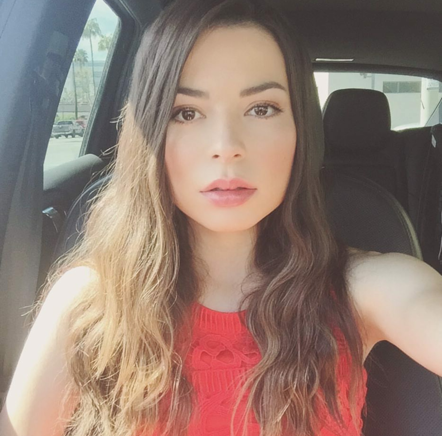 If there was ever a face deserving of a bukkake, it's Miranda Cosgrove ...