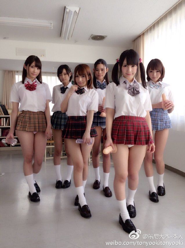 Japanese Schoolgirls Ready For Play Scrolller 