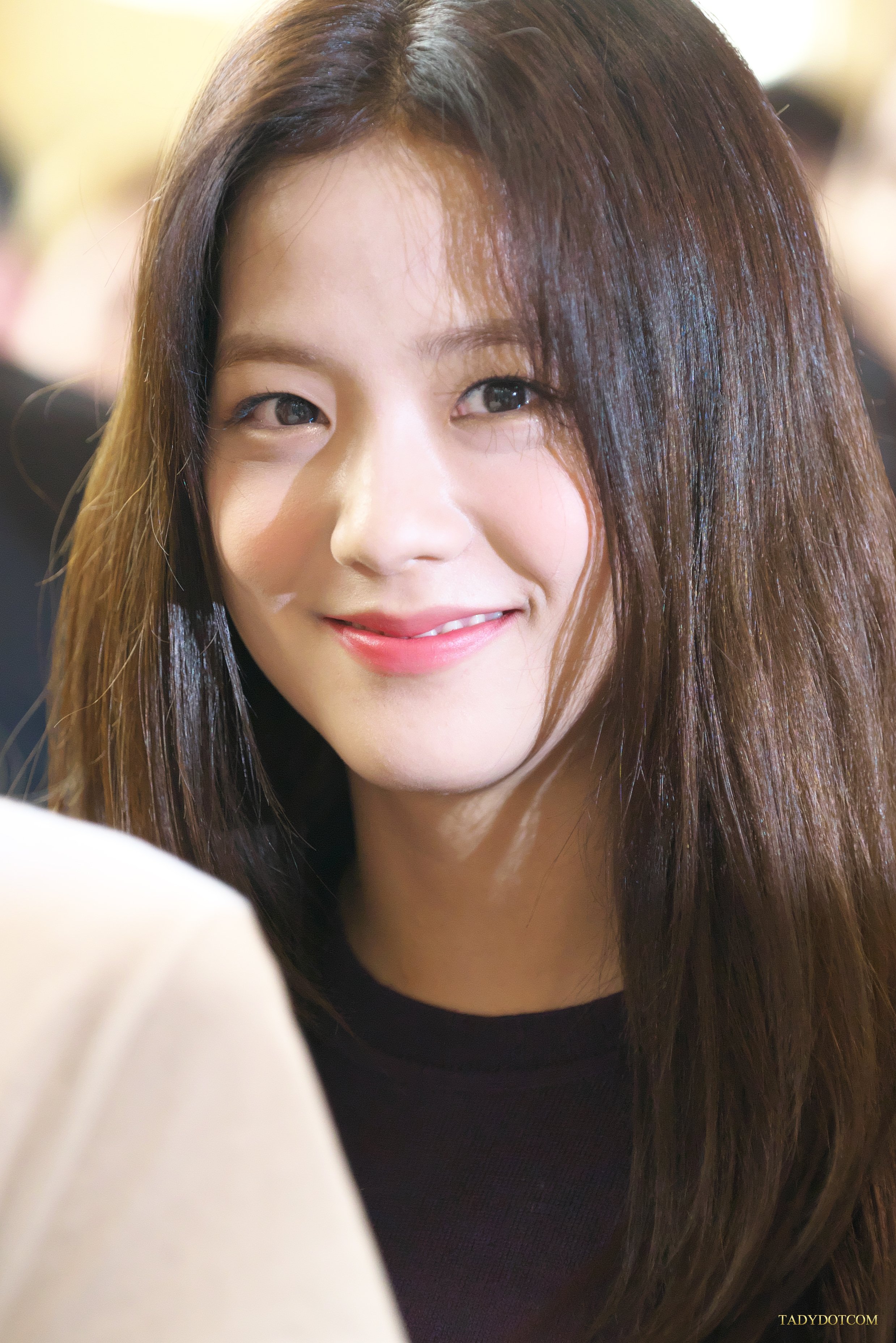 Jisoo Grin | Scrolller