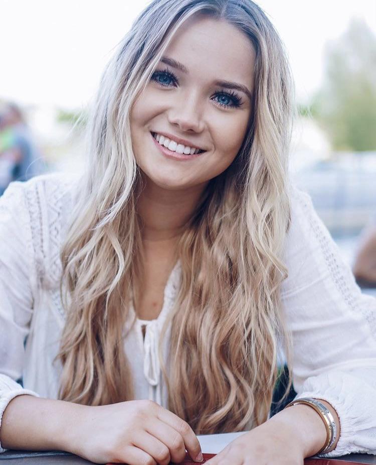 Julia Beautx | Scrolller