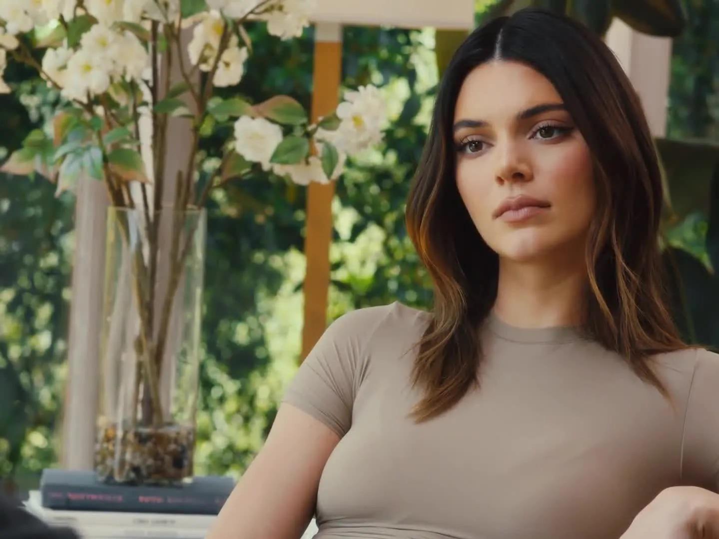 kendall-jenner-is-my-face-sitting-dream-girl-scrolller