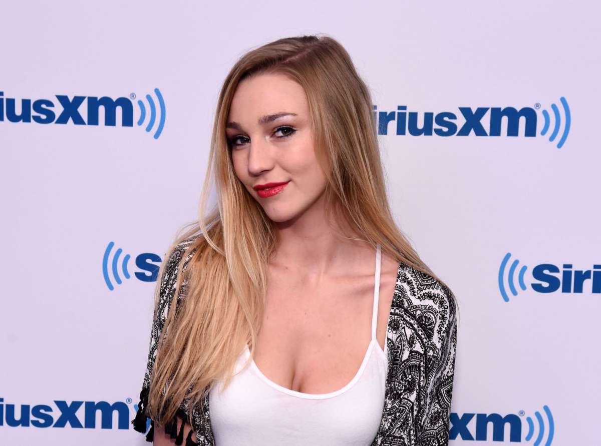 Kendra Sunderland Scrolller