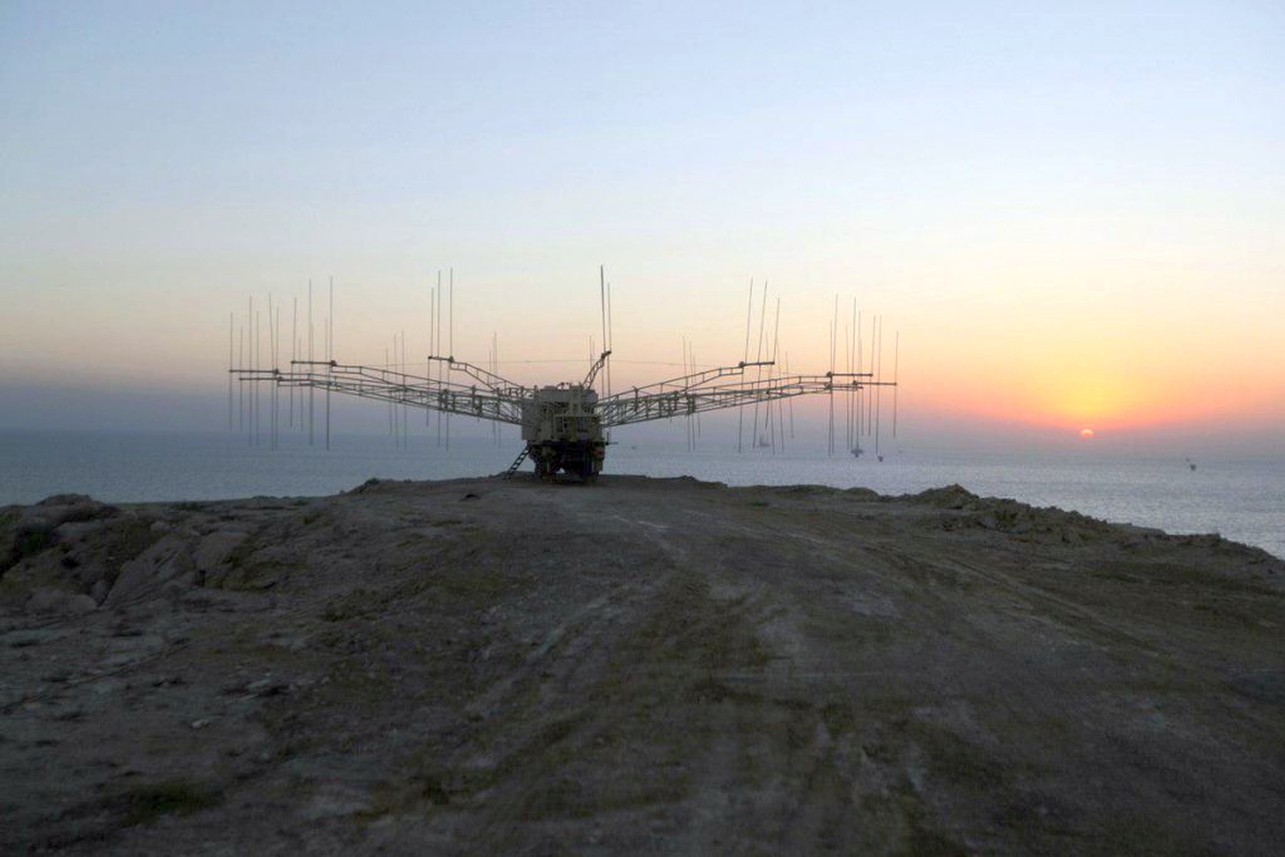 Keyhan OTH radar deployed in Assaluyeh, Iran, is an early-warning radar