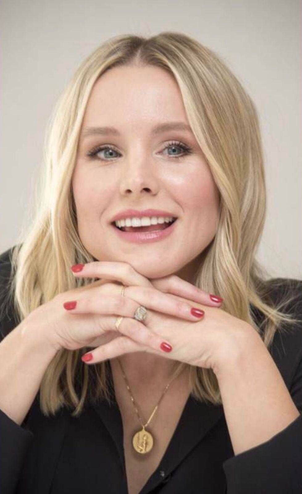 Kristen Bell Scrolller