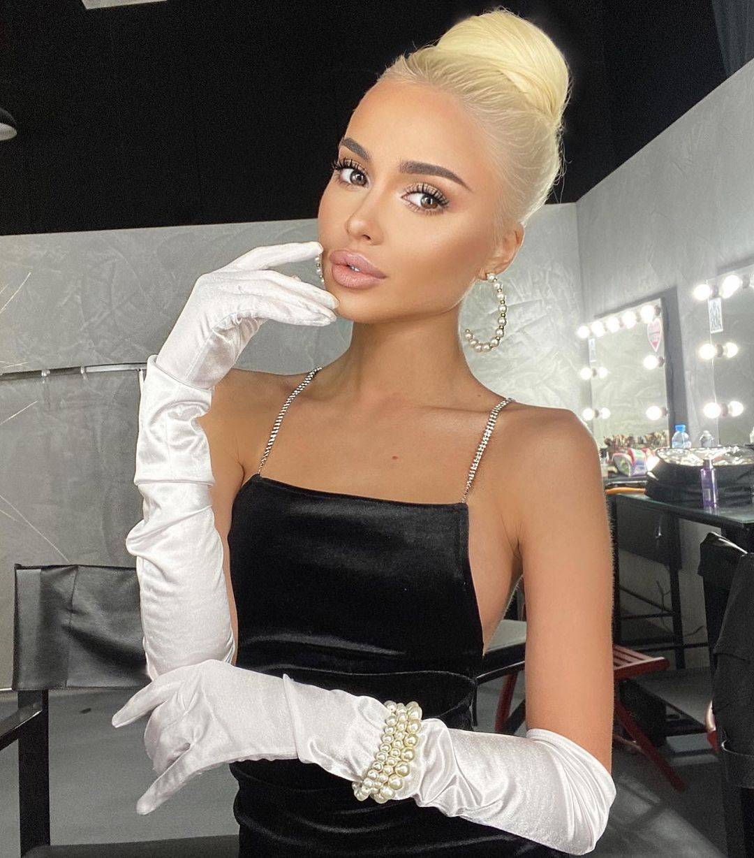 Kristina Zhuravleva Scrolller