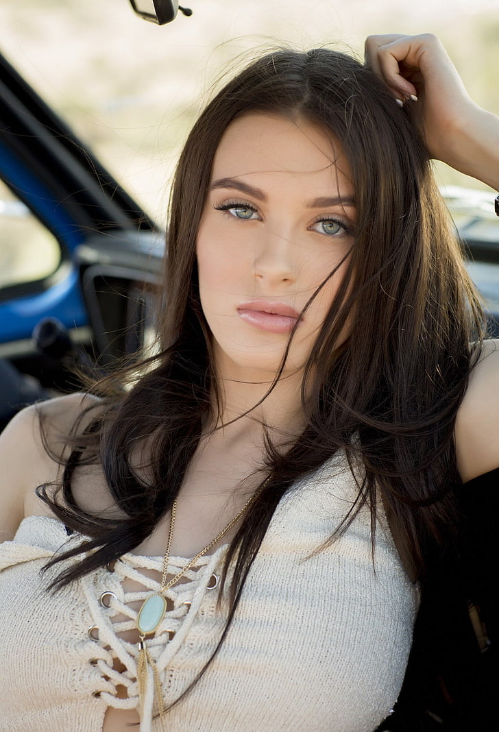 Lana Rhoades Scrolller