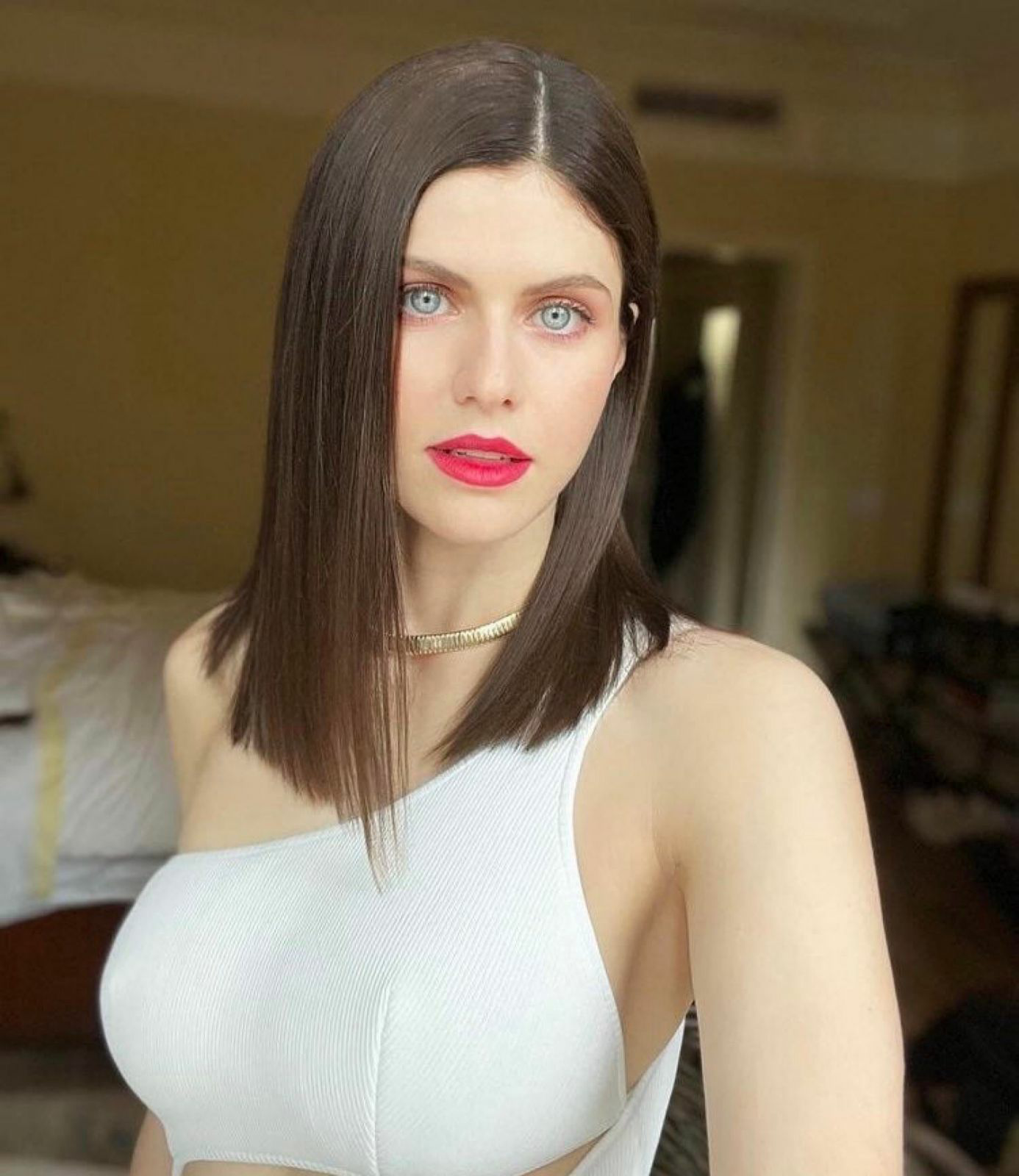 Let's fuck each other and get insanely bi for Alexandra Daddario ...