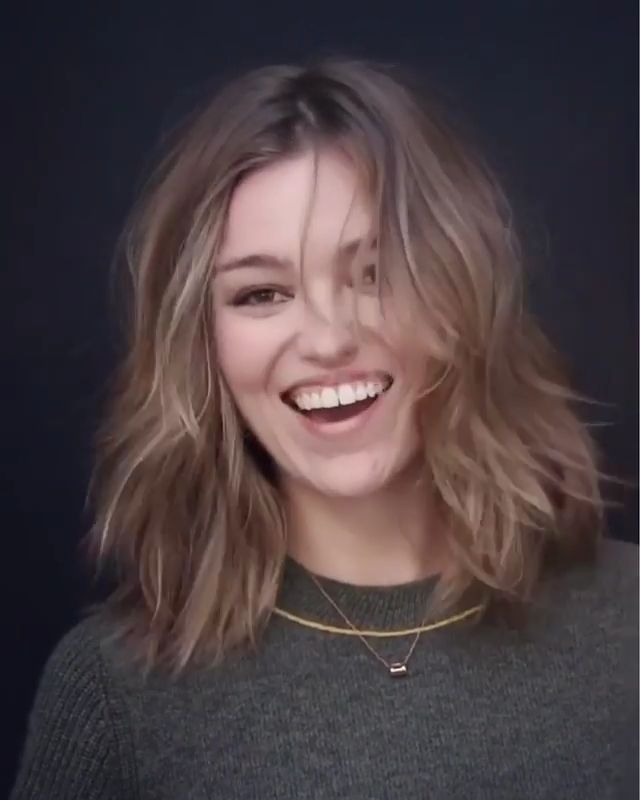Lili simmons Scrolller