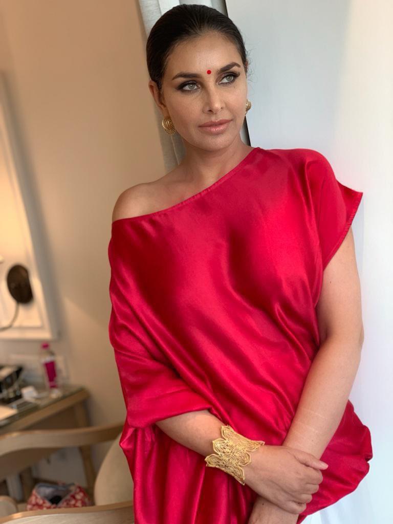 Lisa Ray | Scrolller