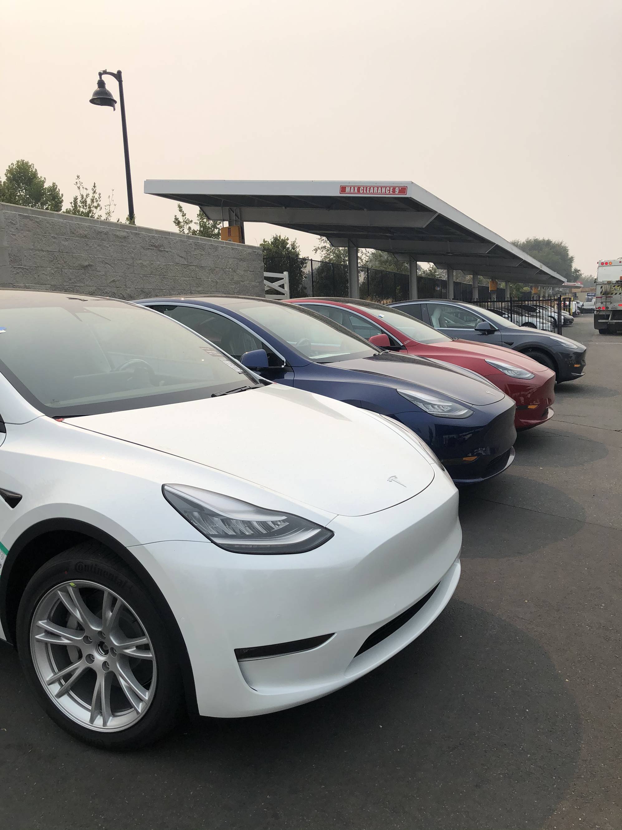 Lots of Model Ys waiting to be picked up at Tesla Rocklin today Scrolller