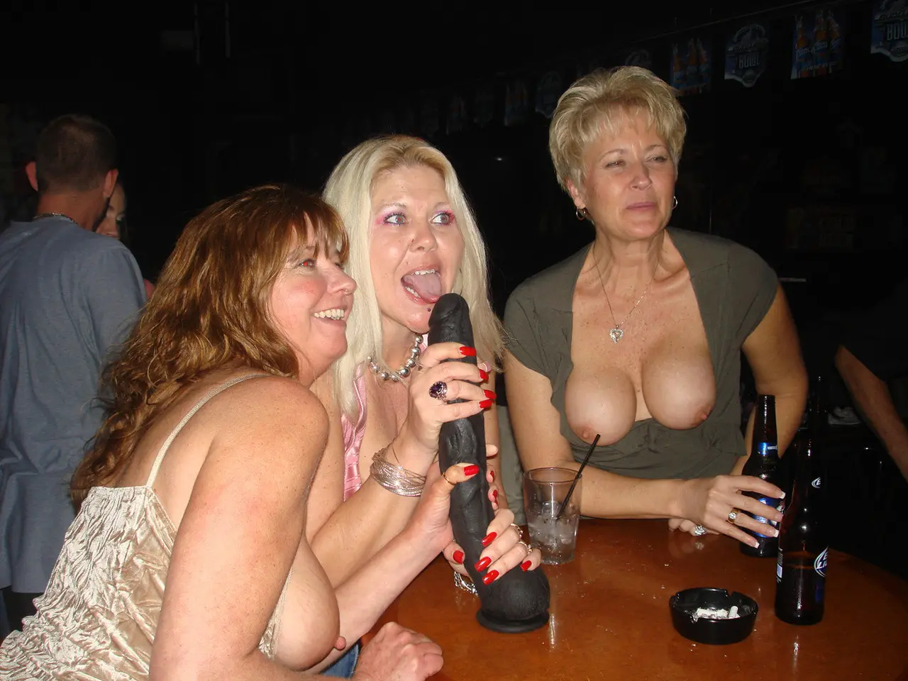 Love to see the Lady in the Middle playing with that Toy 