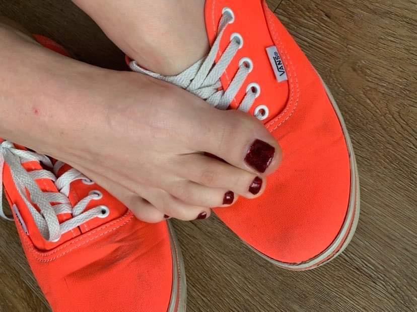 Love wearing my Vans without socks makes my feet extra smelly🥰🦶🤫