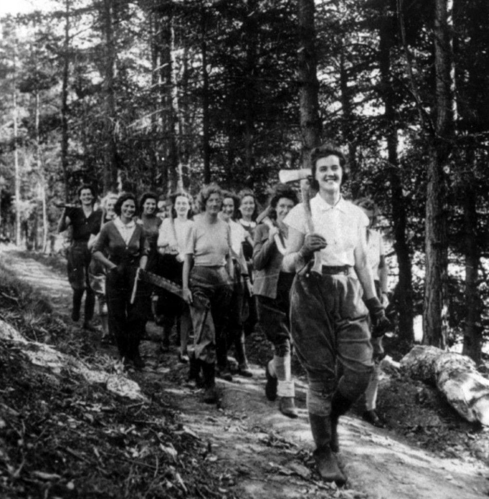 Timber Ridge Woman ‘Lumber Jills’ of the Women’s Timber Corps, Scotland, 1942. | Scrolller