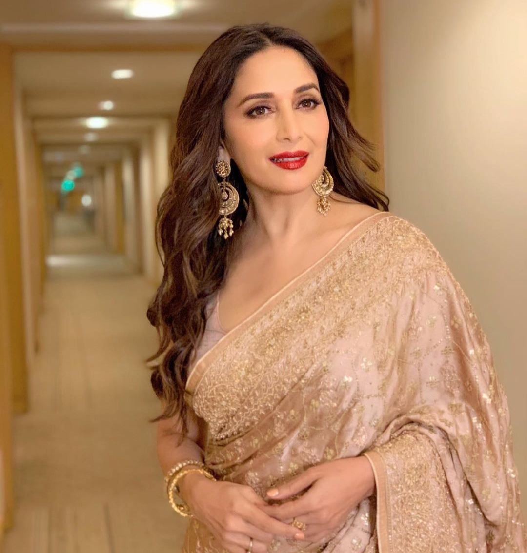 [Image: madhuri-dixit-cexm38oukr.jpg]