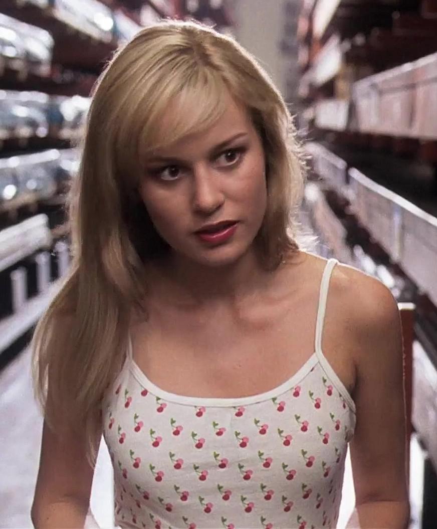 Makes me so hard thinking about facefucking Brie Larson, my balls slapping against her chin