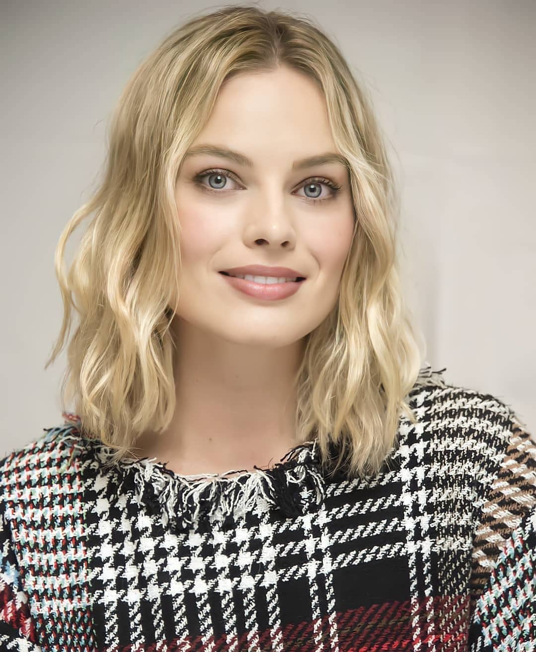 Margot Robbie Scrolller 