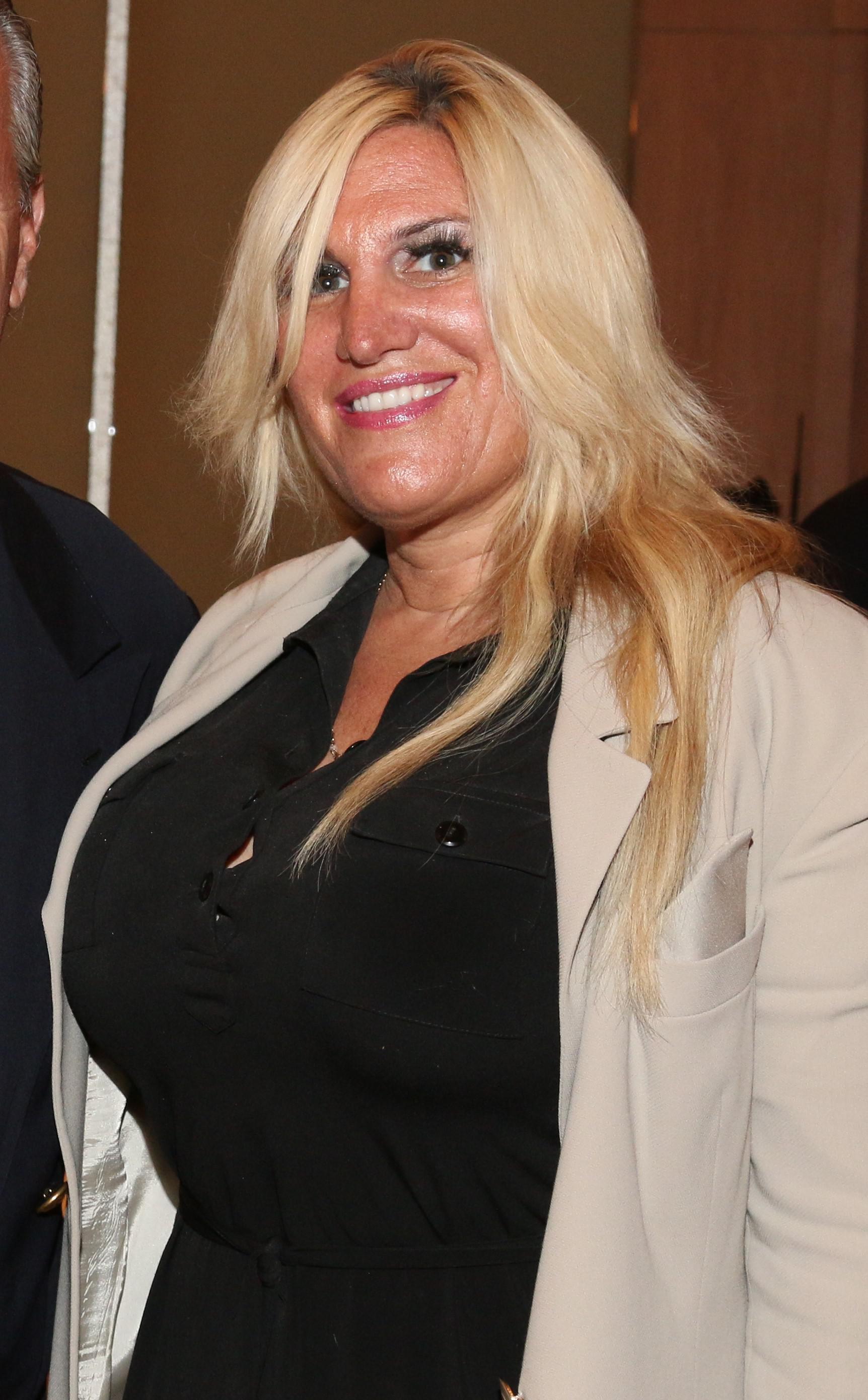 milf-with-huge-tits-scrolller