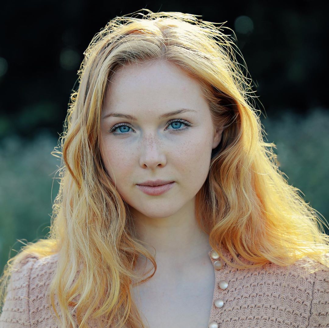 Molly C Quinn Scrolller