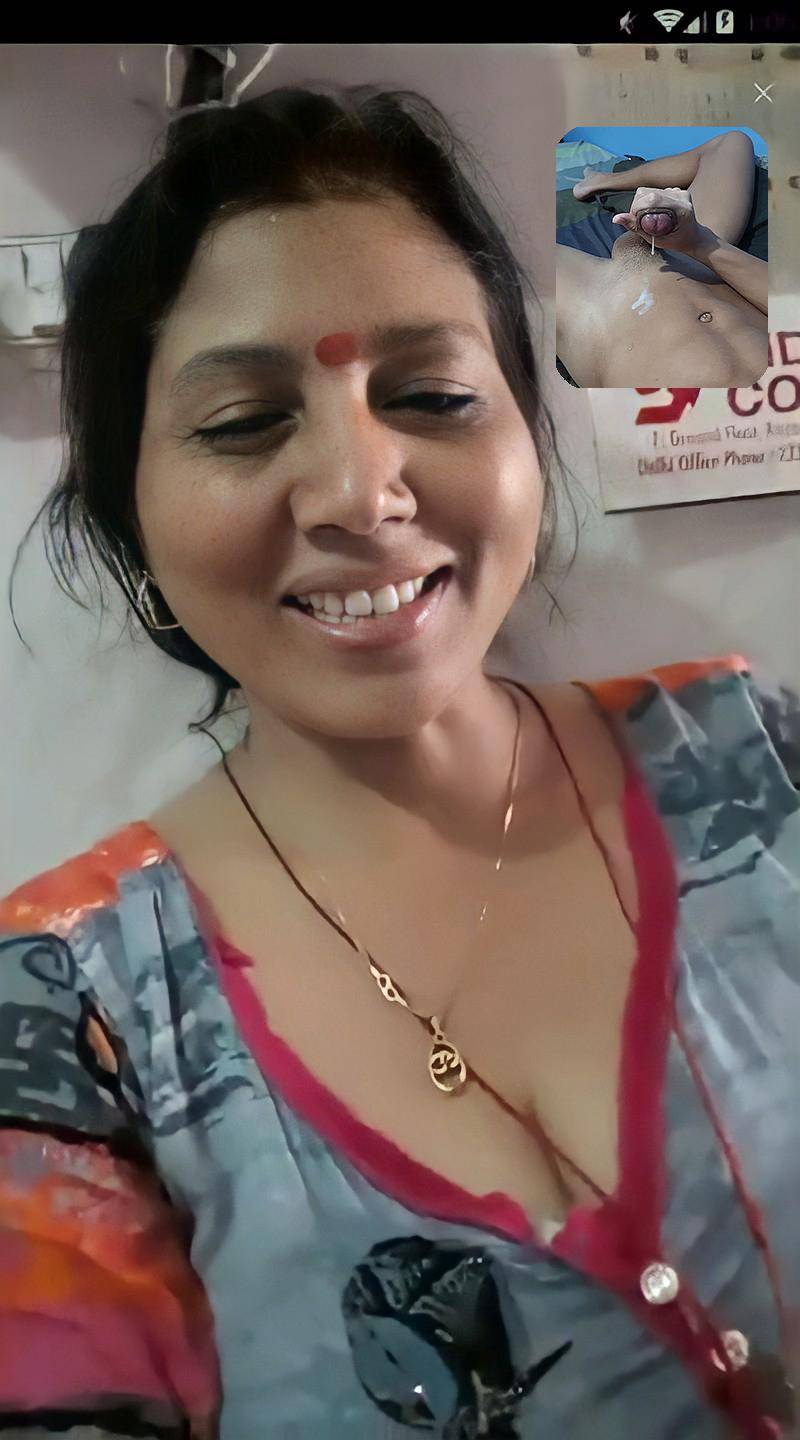 Mom likes to video chat with my friends scrolller