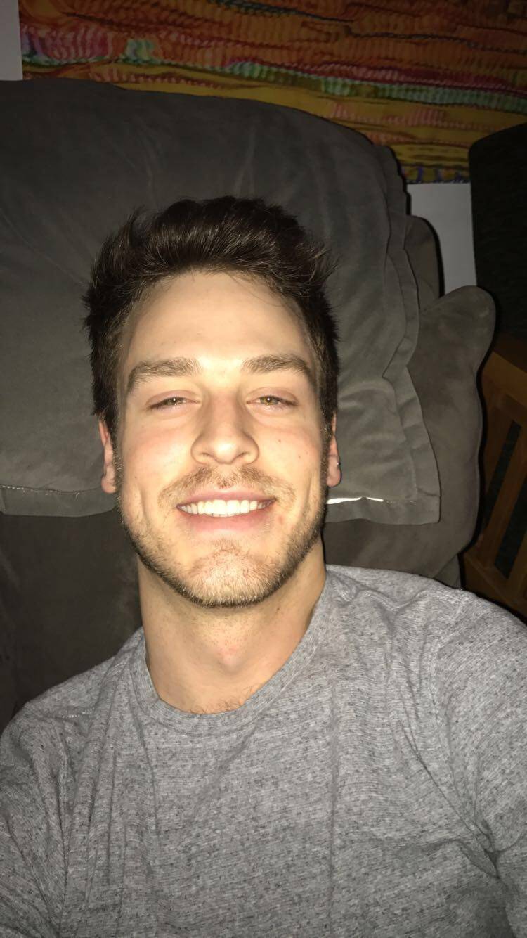 My face while browsing gbgw scrolller